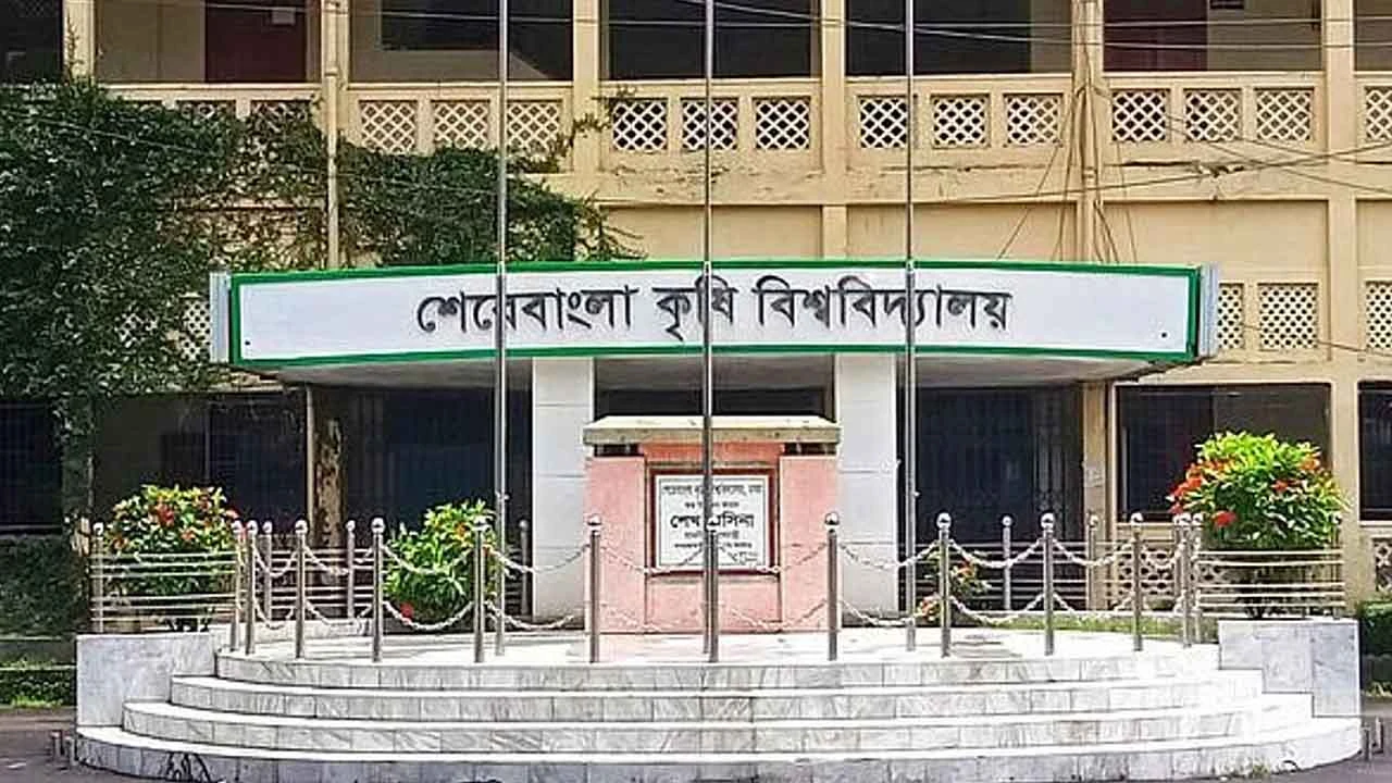 ‘রেজিস্ট্রেশন নম্বর না দিলে রুম থেকে বের হতে দেব না’