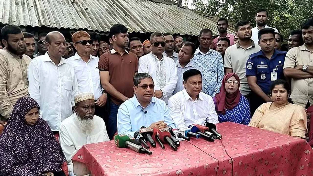 বেহেশতের টিকিট বিক্রেতারাই সারের কৃত্রিম সংকট তৈরী করেছে
