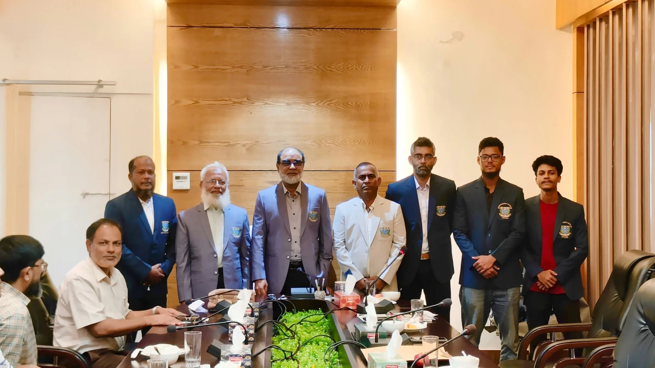 ক্যারমে চ্যাম্পিয়ন বাকৃবি, শিরোপাজয়ী খেলোয়াড়দের পরানো হলো ব্লেজার