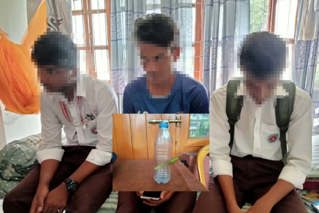 বোতলে হুক্কা বানিয়ে গাঁজা সেবন, বাকৃবিতে আটক কেবি কলেজের ৩ ছাত্র