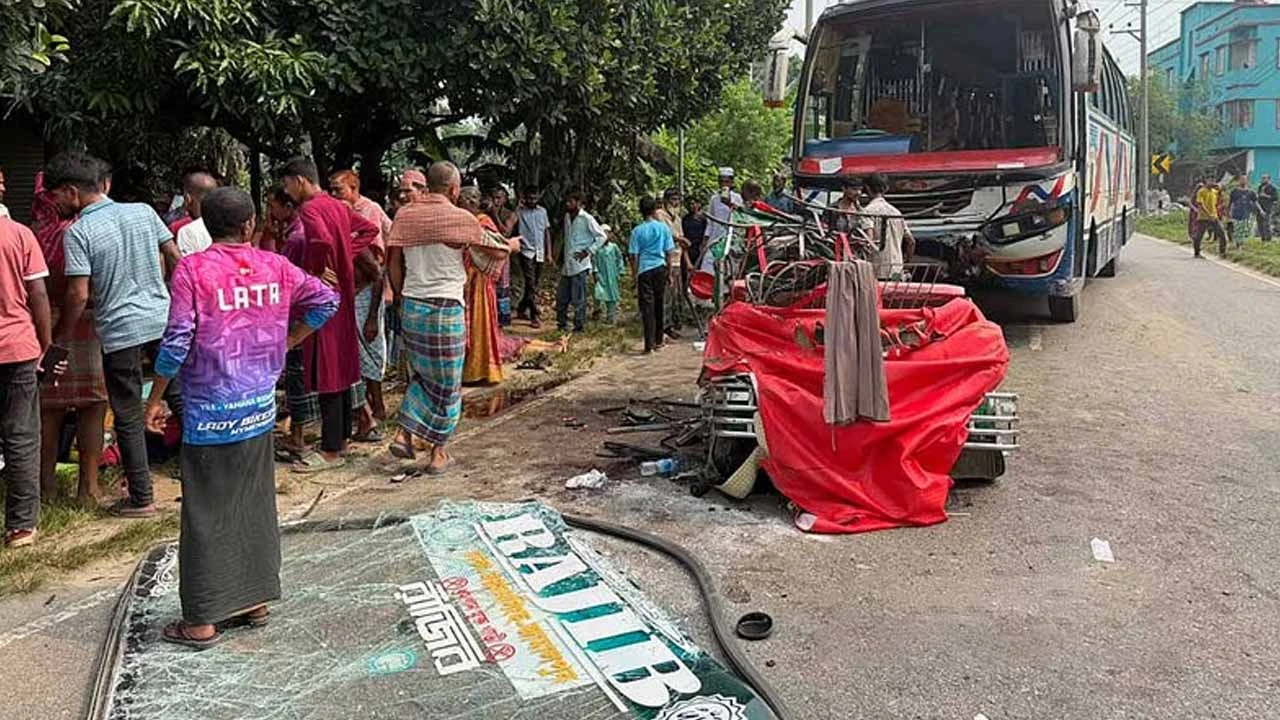 ময়মনসিংহে বাসচাপায় সিএনজির ৭ আরোহী নিহত