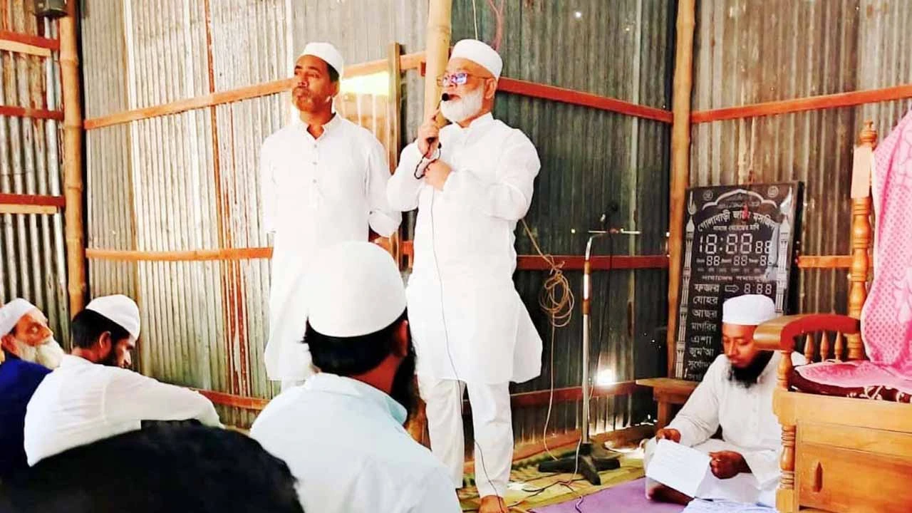কালীগঞ্জে কোটি টাকার বেশি ব্যয়ে গোলাবাড়ী জামে মসজিদের নির্মাণকাজ উদ্বোধন