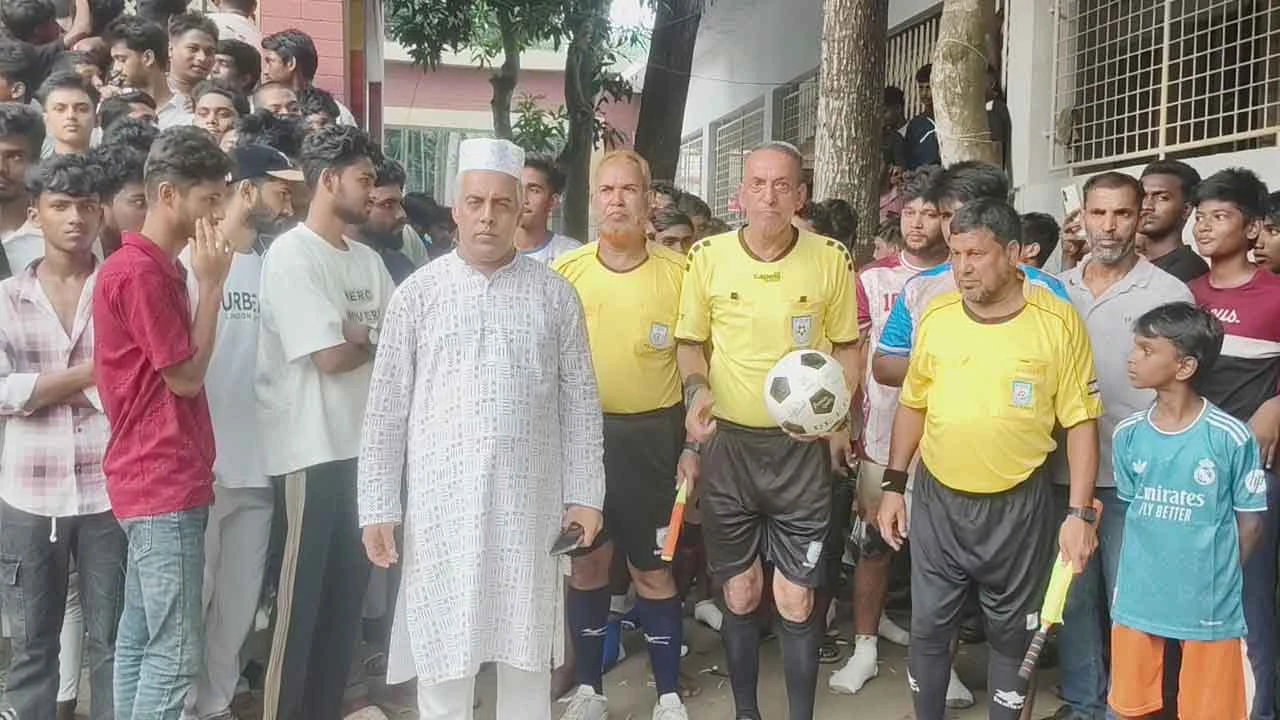 শ্রীনগরে গোলাপ বেপারী ও নোয়াব আলী স্মৃতি ফুটবল টুর্নামেন্ট ফাইনাল অনুষ্ঠিত