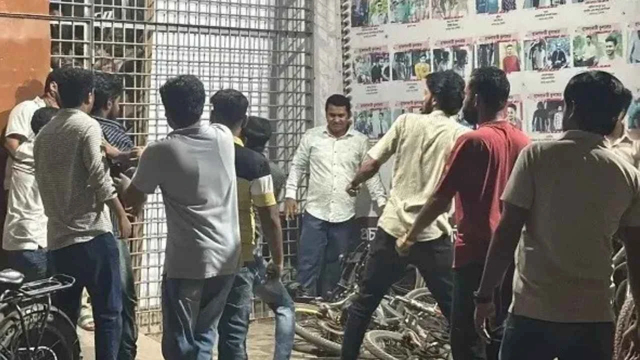 রাজশাহী বিশ্ববিদ্যালয়ে অস্ত্র হাতে ছাত্রদলের হামলায় ৪ সাংবাদিকসহ আহত ১০