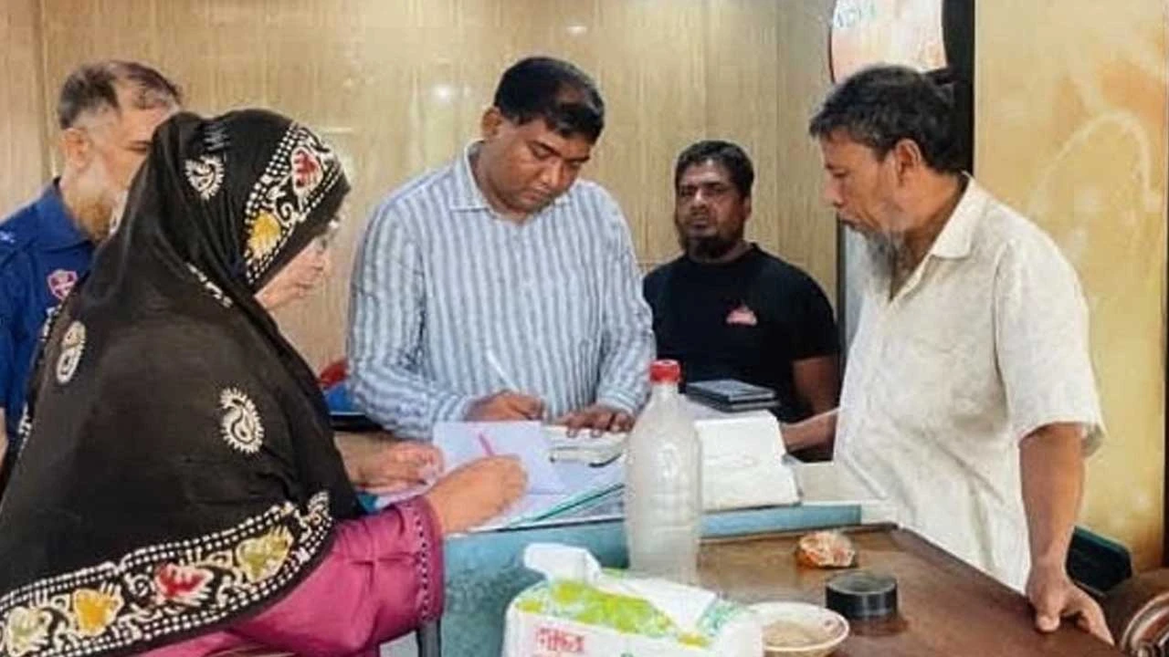 অস্বাস্থ্যকর পরিবেশে খাবার প্রস্তুত করায় টাঙ্গাইলে পাঁচ প্রতিষ্ঠানকে ৩৩ হাজার টাকা জরিমানা