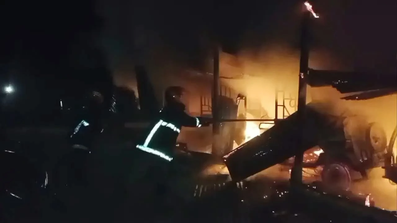 ভালুকায় অটো গ্যারেজে ভয়াবহ আগুন, পুড়ল ১১ অটোরিকশা ও মোটরসাইকেল