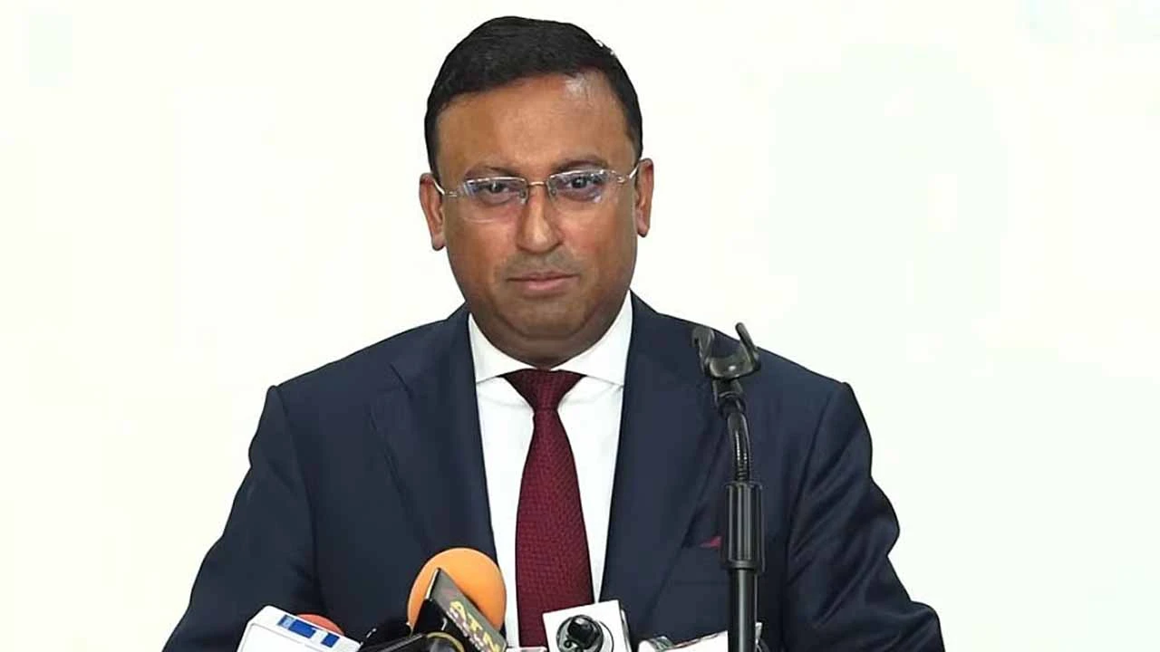 ‘ভারত যাচ্ছেন প্রধানমন্ত্রী’ শুনে অট্টহাসি পররাষ্ট্র প্রতিমন্ত্রীর