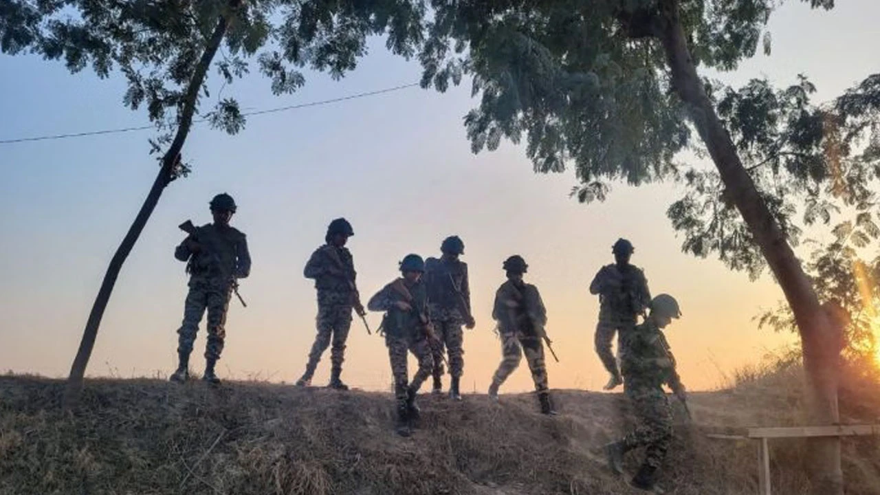 কাশ্মীর থেকে ১৫০ ‘অবৈধ বাংলাদেশিকে’ ফেরত পাঠানোর খবরে সতর্ক বিজিবি