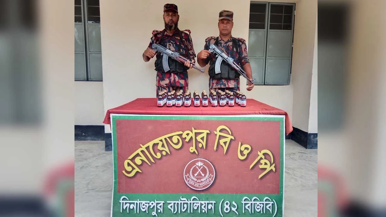 বিরল সীমান্তে বিজিবির পৃথক অভিযানে ভারতীয় গাঁজা ও ফেন্সিডিল জাতীয় মাদক উদ্ধার