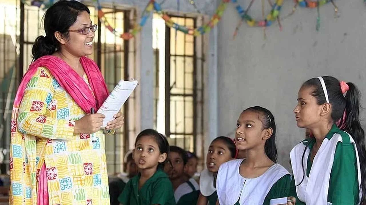 পদমর্যাদা অনুযায়ী বেতন পাবেন প্রাথমিকের প্রধান শিক্ষকরা