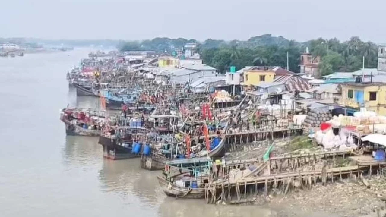 সমুদ্রে মাছ ধরার ২২ দিনের নিষেধাজ্ঞায় জেলেরা অসন্তোষ
