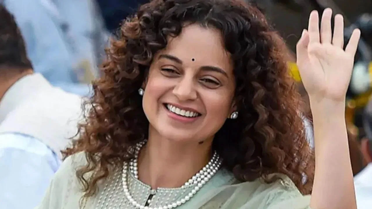 আদালতের কাঠগড়ায় কঙ্গনা