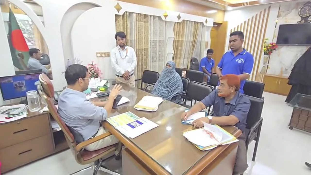 ‘ও সোনার বাজানরে তোর সাথে যাব’ কিছুতেই নিলেন না ছেলে