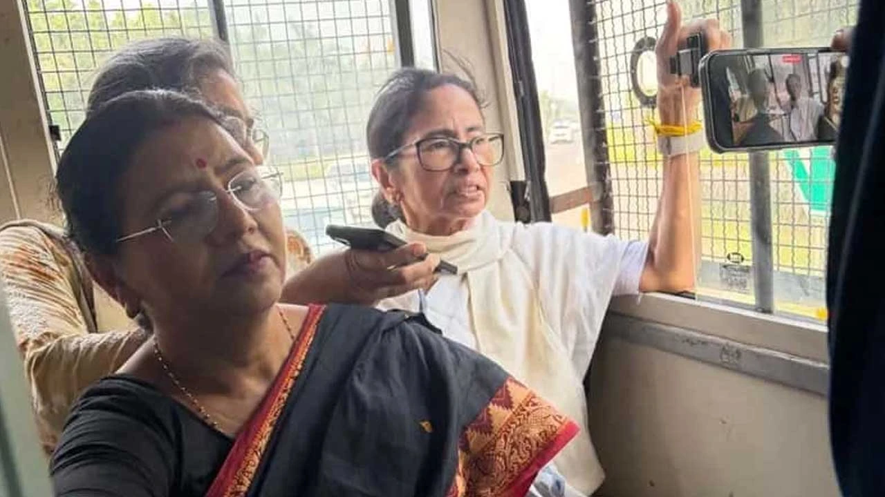 মমতা বন্দ্যোপাধ্যায় আটক