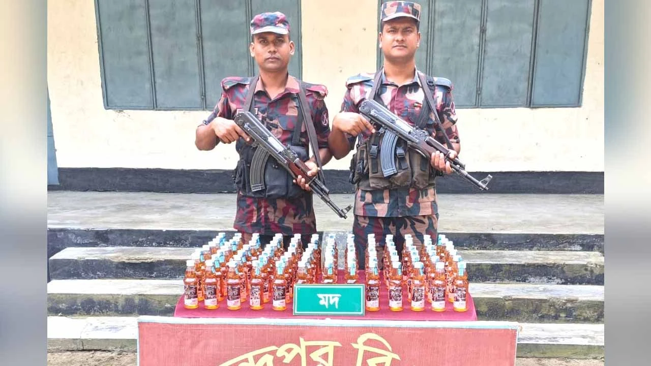দিনাজপুর ও ঠাকুরগাঁও সীমান্তে ইয়াবা ও মদ উদ্ধার