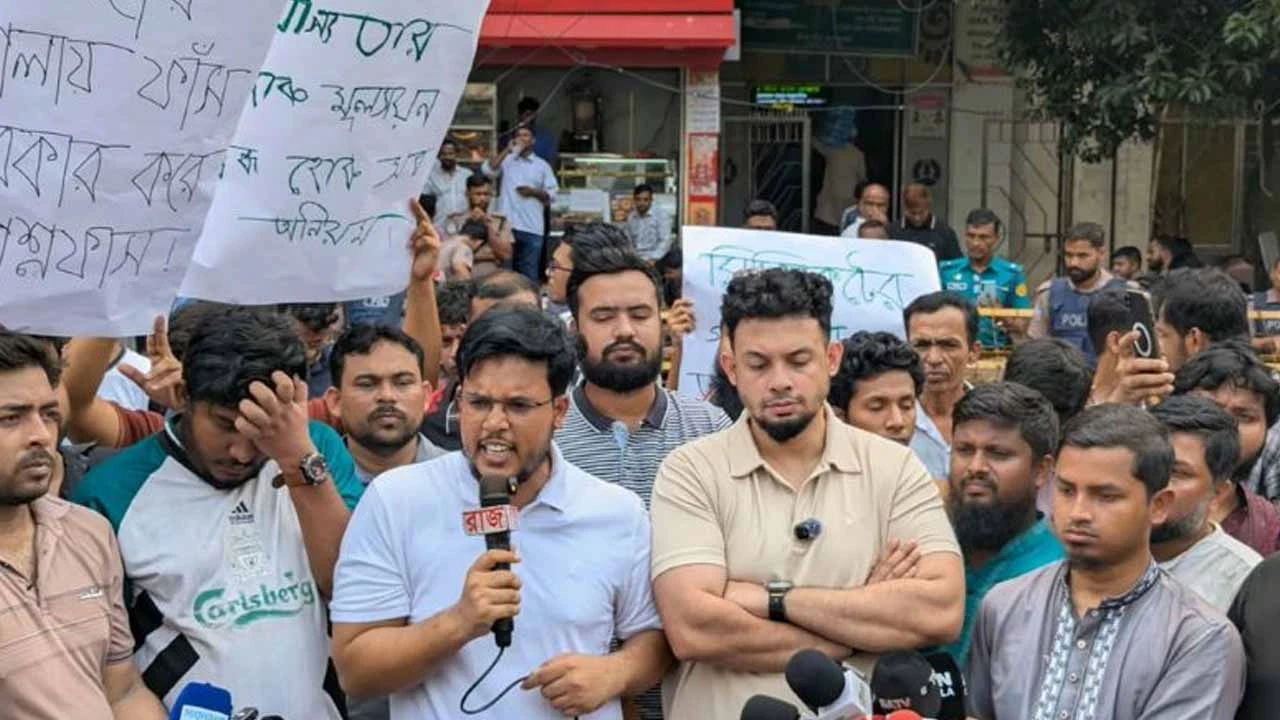 ‎প্রতিমন্ত্রীর পদত্যাগ দাবিতে যুব উন্নয়ন অধিদপ্তর ঘেরাও যুবশক্তির