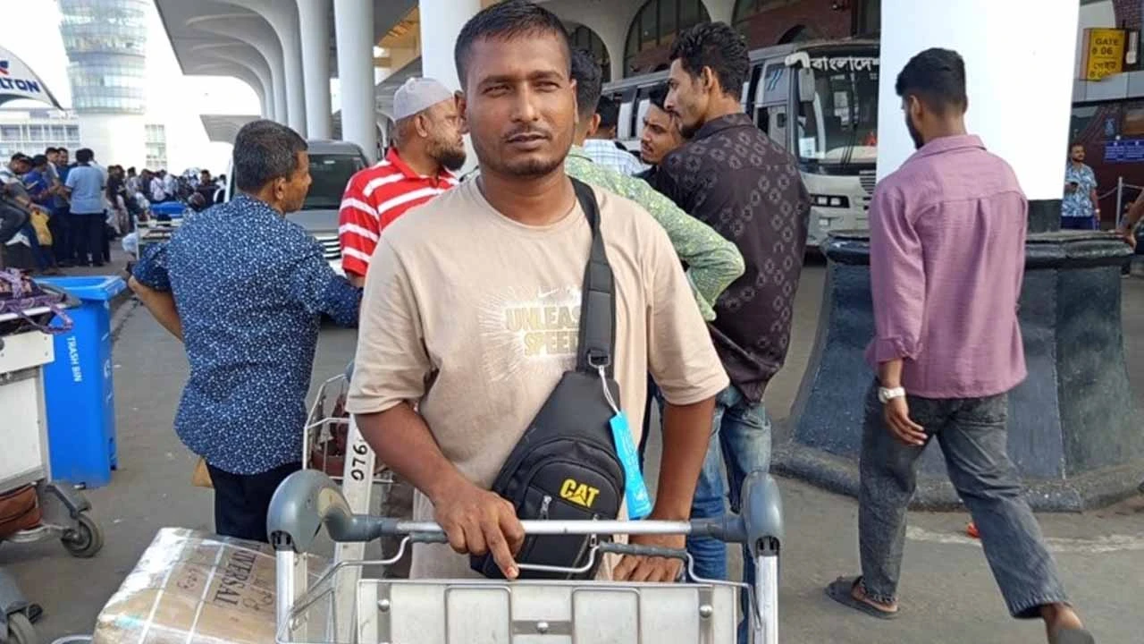 ফ্লাইট বন্ধে ভোগান্তিতে রিয়াদগামী যাত্রীরা, ফিরতে হলো বাড়ি
