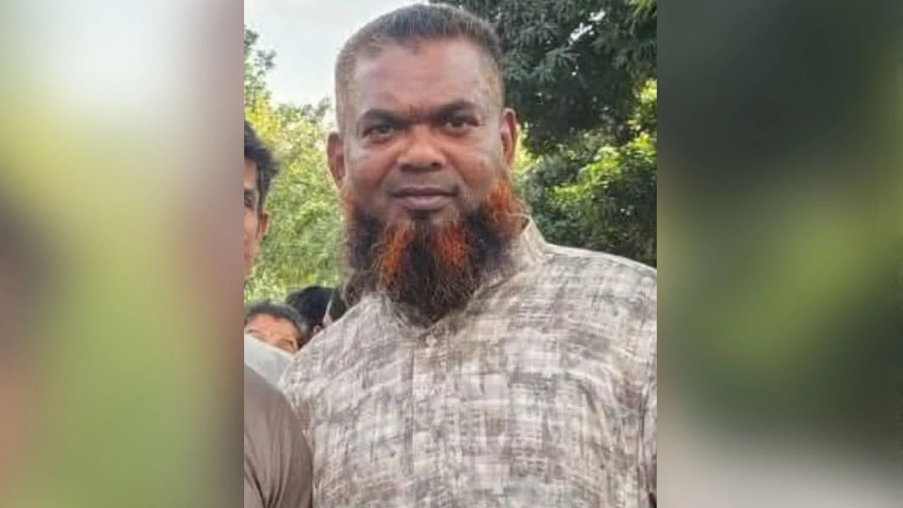 রূপগঞ্জে দাবিকৃত চাদা না দেওয়ায় ট্রাক চালককে পিটিয়ে আহত করলো শ্রমিকদল নেতা