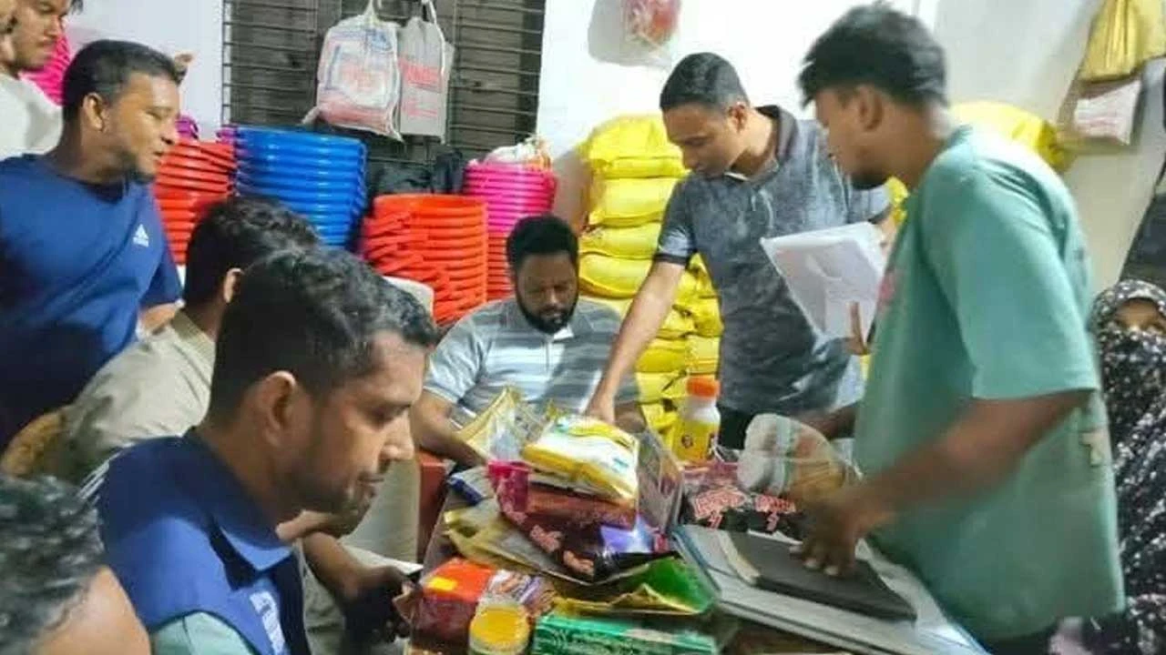 ভাণ্ডারিয়ায় নকল ও ভেজাল পণ্যের বিরুদ্ধে অভিযানে গোডাউন সিলগালা, জরিমানা ২০ হাজার টাকা