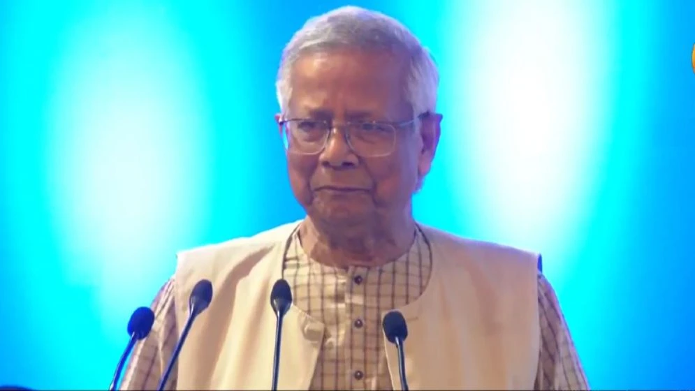 শ্রমশক্তি রপ্তানিতে বড় বাধা দালাল : প্রধান উপদেষ্টা