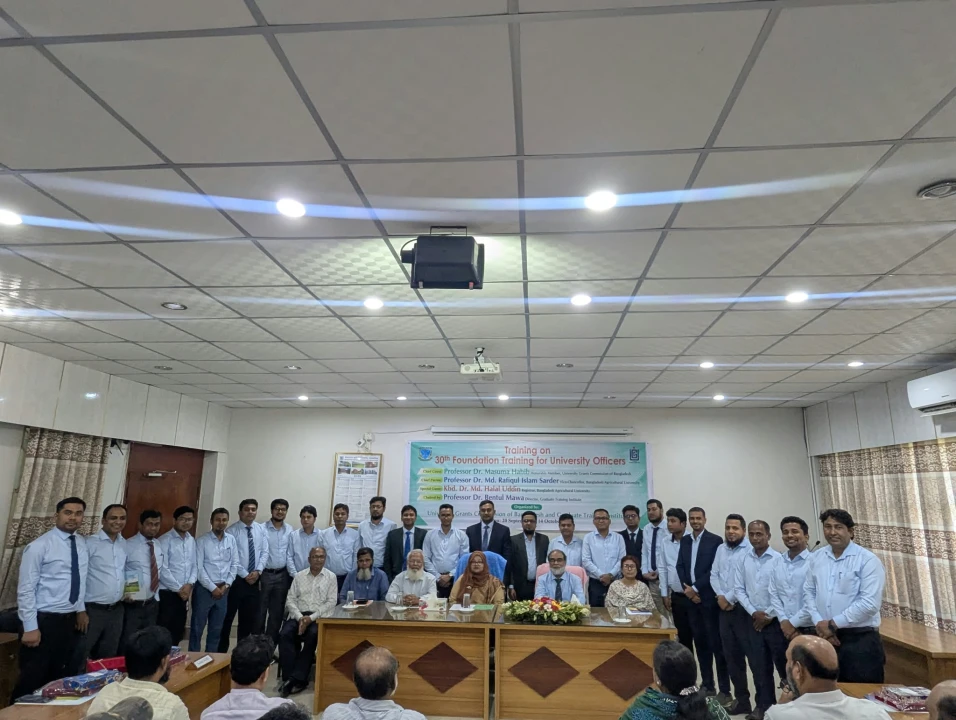 বাকৃবিতে ৩০তম বুনিয়াদি প্রশিক্ষণ কোর্স সম্পন্ন
