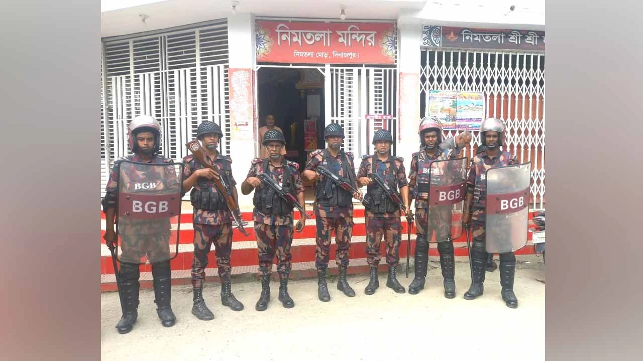 দিনাজপুর ও ঠাকুরগাঁওয়ে ৮৬ মণ্ডপ বিজিবির নজরদারীতে