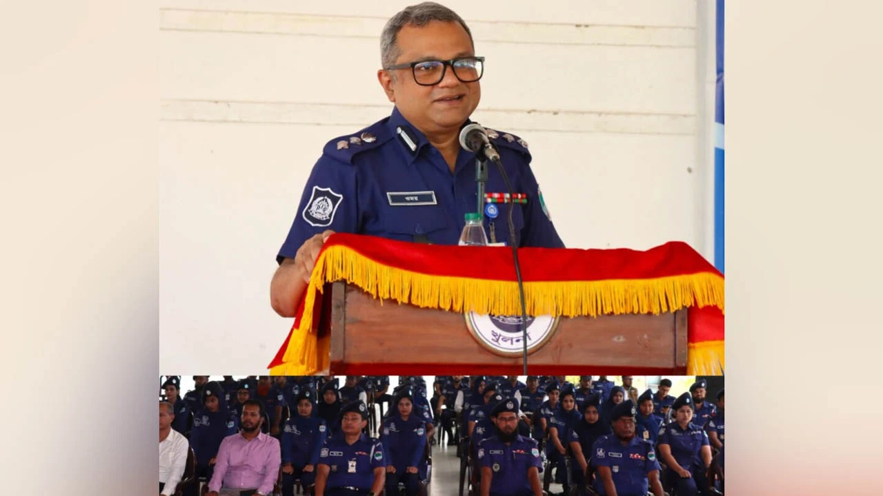 খুলনায় দুর্গাপূজায় নিরাপত্তা নির্দেশনা ব্রিফিংয়ে-পুলিশ সুপার