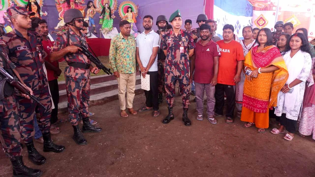 দুর্গাপূজার নিরাপত্তায় পঞ্চগড়ে ৬ প্লাটুন বিজিবি মোতায়েন