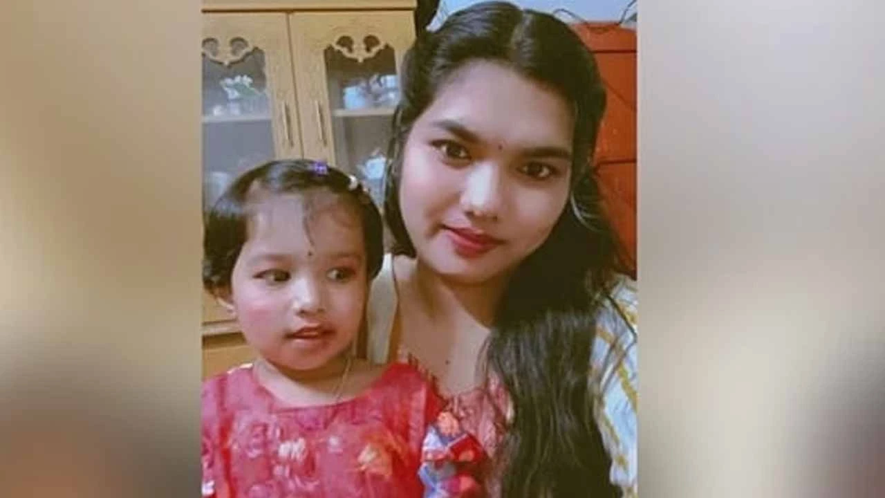 নরসিংদীর ঘোড়াশালে ট্রেনের কাটা পড়ে মা-মেয়ের মৃত্যু