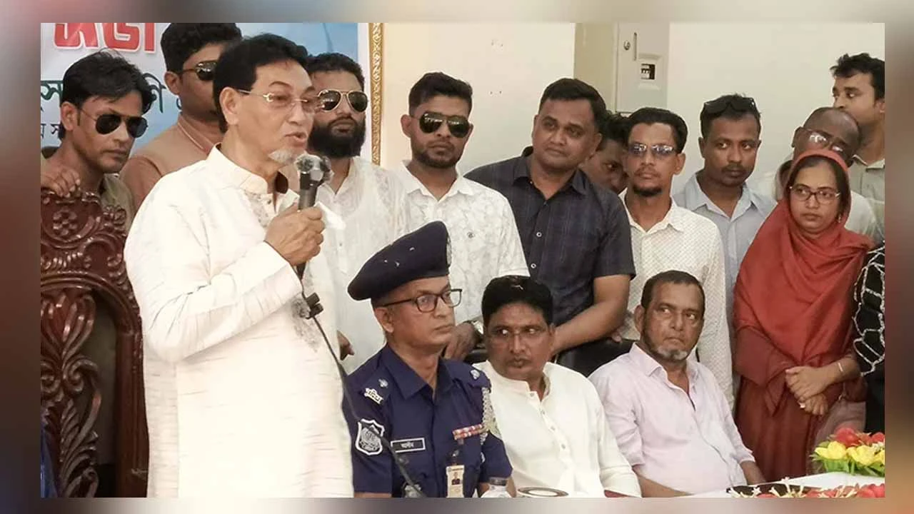 কিশোর গ্যাংকে উল্টিয়ে ঝুলিয়ে দেবেন: চিফ হুইপ