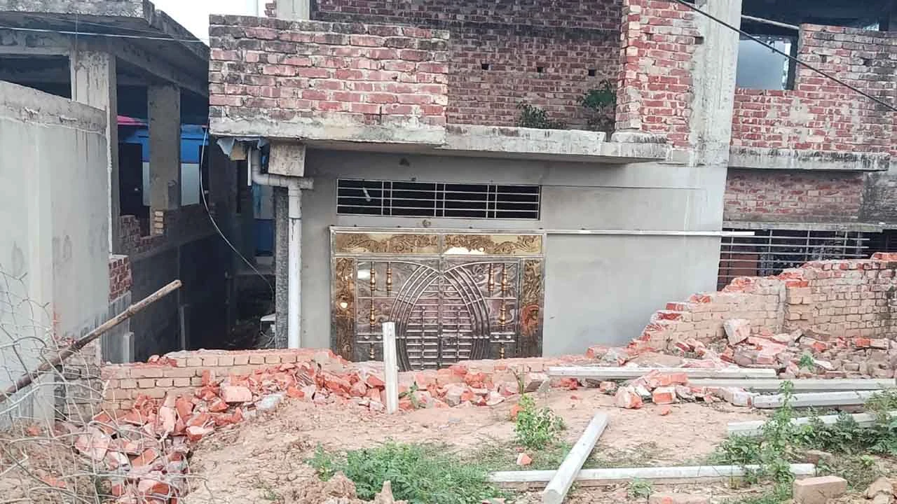 মহাদেবপুরে নতুন রাস্তা নিতে মারপিট, ভাংচুর, একের পর এক মিথ্যা মামলা