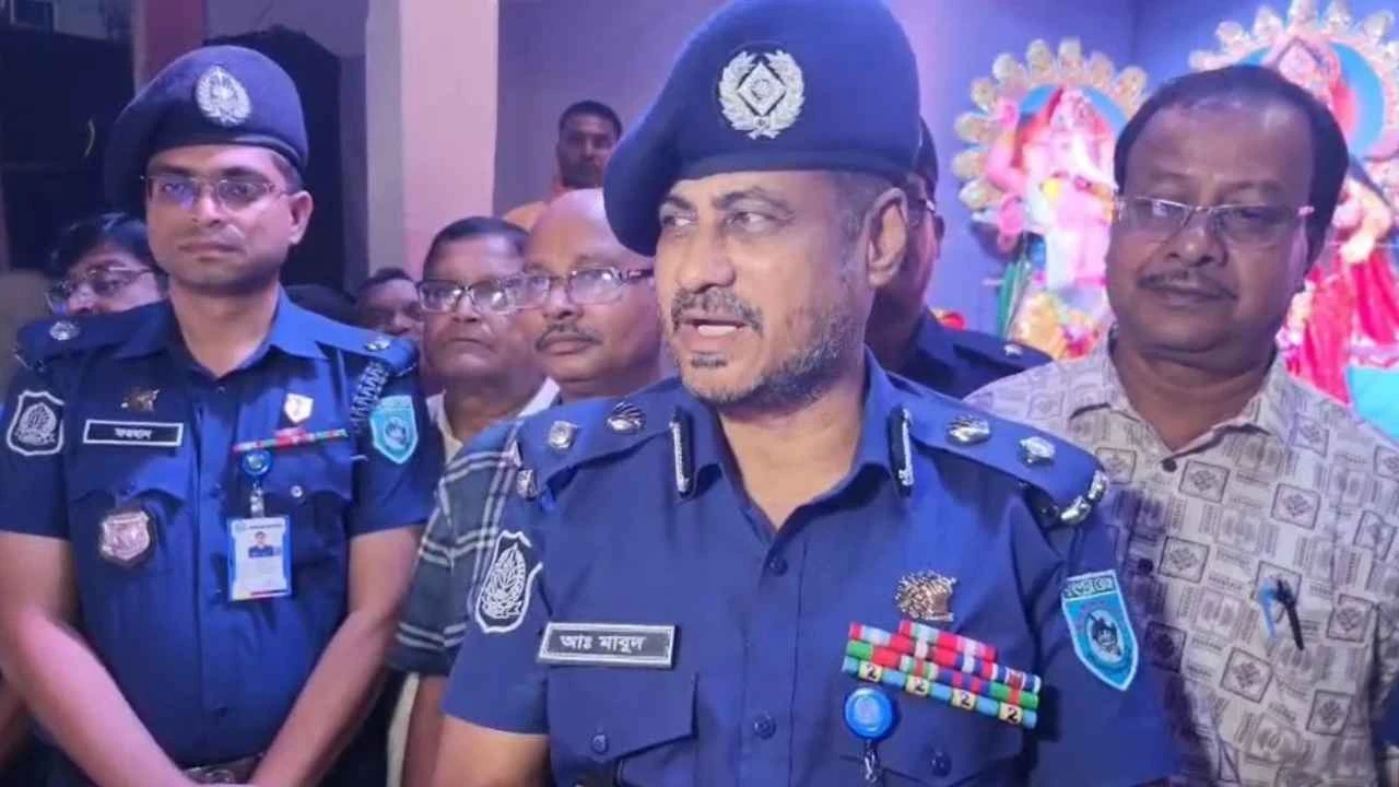 সম্প্রীতির মধ্য দিয়ে সপ্তমী উদযাপন, রংপুর বিভাগে কোথাও ঝুঁকি নেই