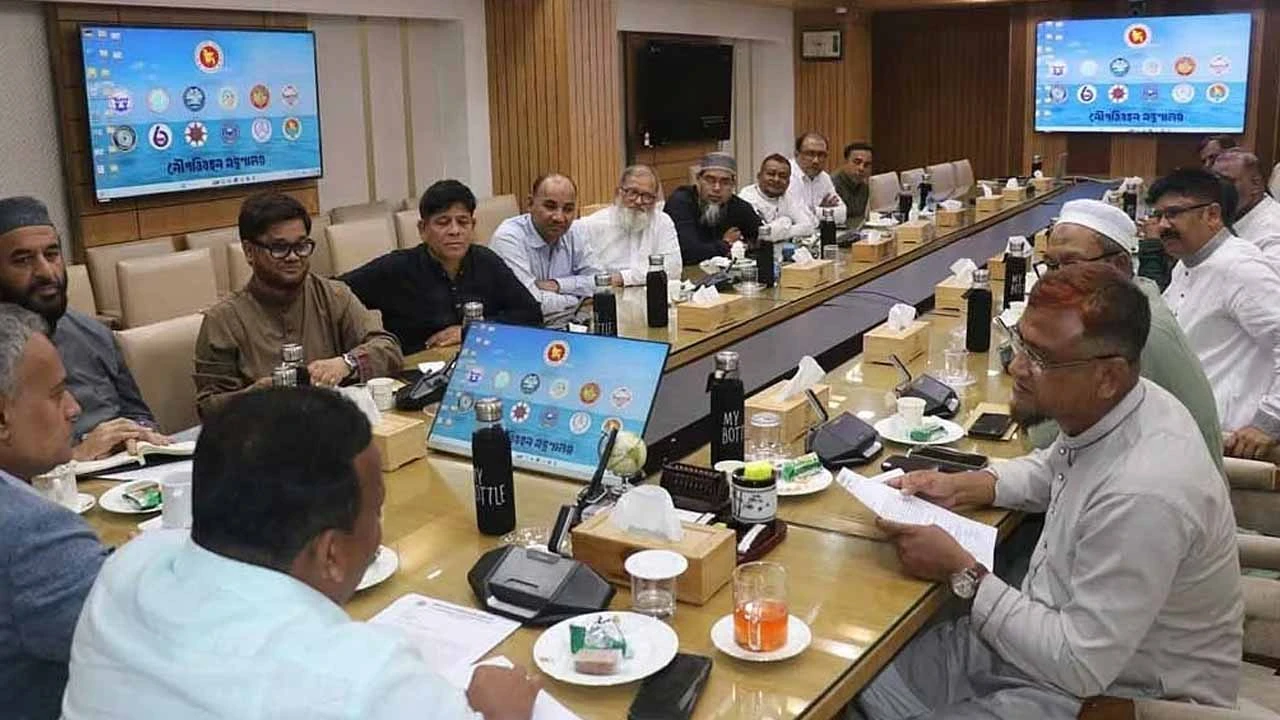 মন্ত্রীর সঙ্গে বৈঠকের পর আমরণ অনশন স্থগিত