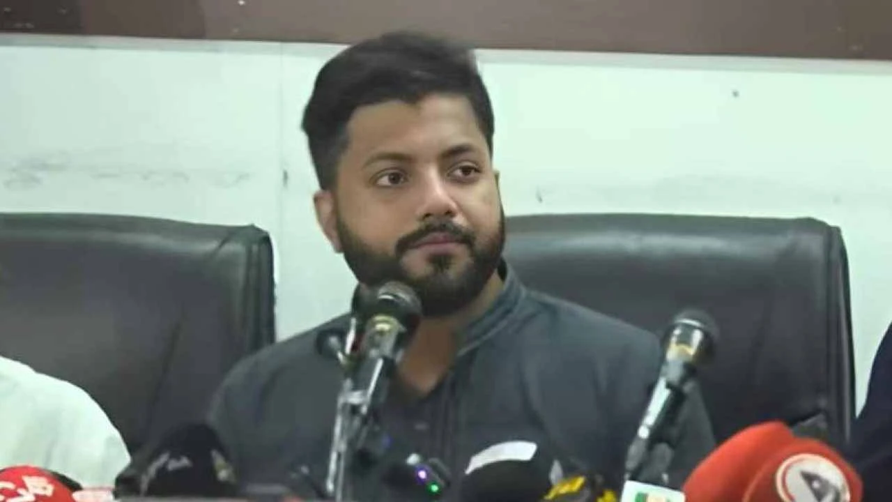 প্রতিমন্ত্রীর পদ থেকে পদত্যাগ করলেন ইশরাক হোসেন
