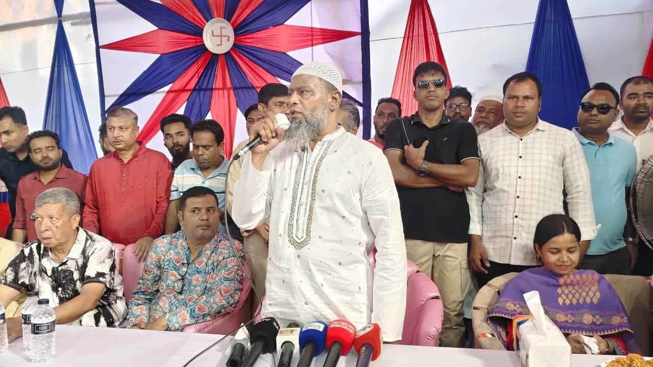 শ্রীনগরে দুর্গাপুজার মণ্ডপ পরিদর্শন করলেন এমপি শেখ আব্দুল্লাহ, জলাবদ্ধতার নিরসনের আশ্বাস