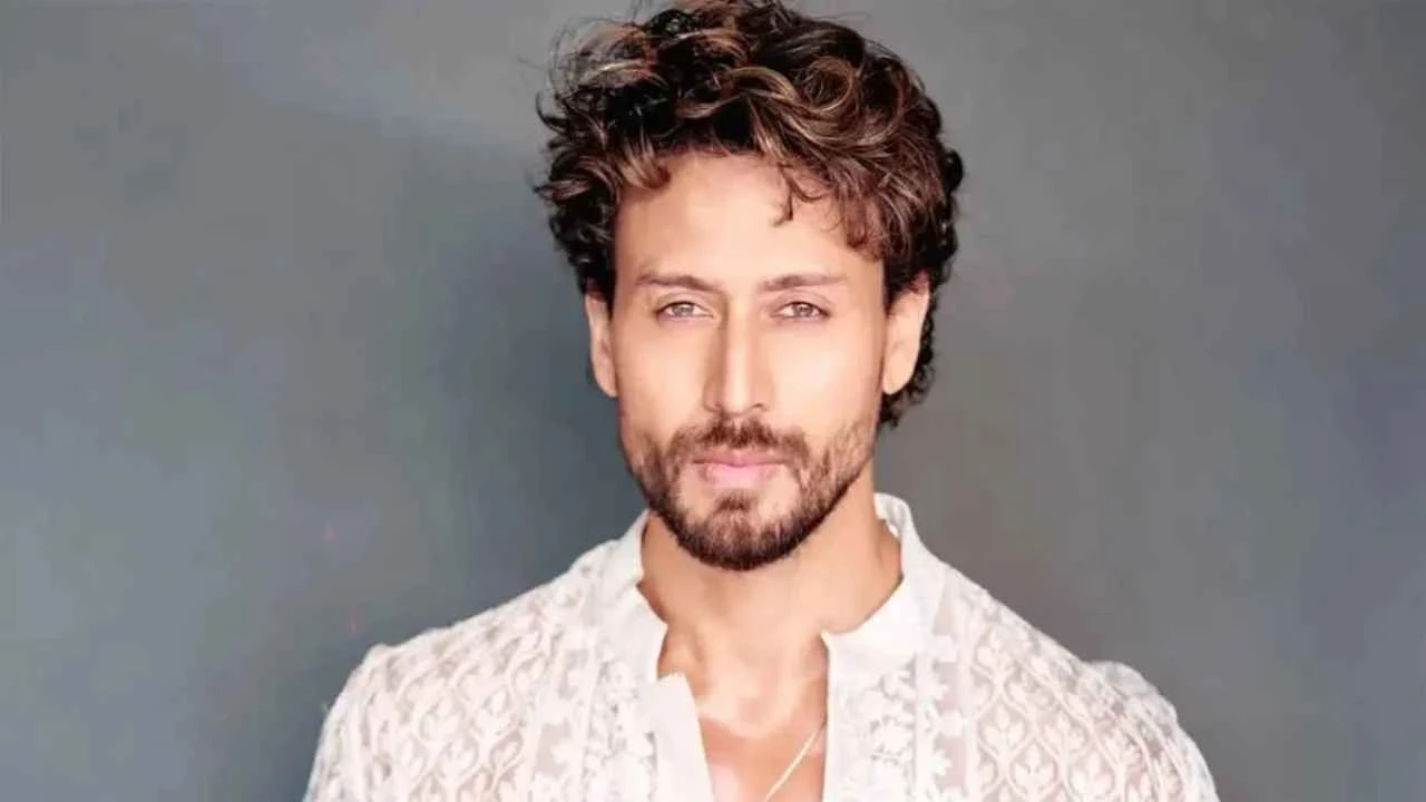 বলিউড অভিনেতা টাইগার শ্রফকে লক্ষ্য করে গুলি