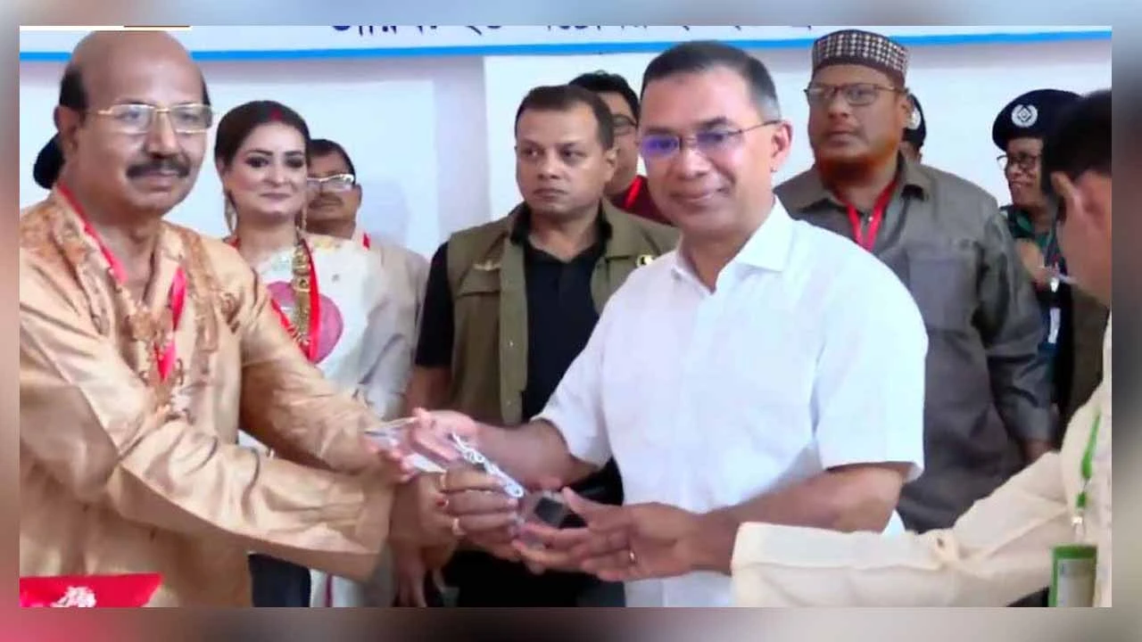 রংপুরের ধর্মসভা পূজা মন্ডপে পৌঁছেছেন প্রধানমন্ত্রী