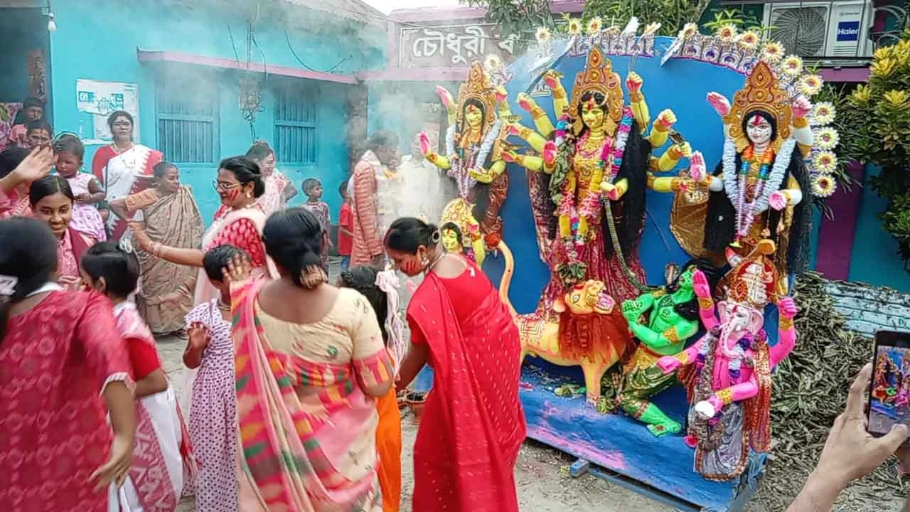 লালপুরে সুষ্ঠু ও শান্তিপূর্ণ পরিবেশে ৪৬ মণ্ডপে দুর্গাপূজার বিসর্জন