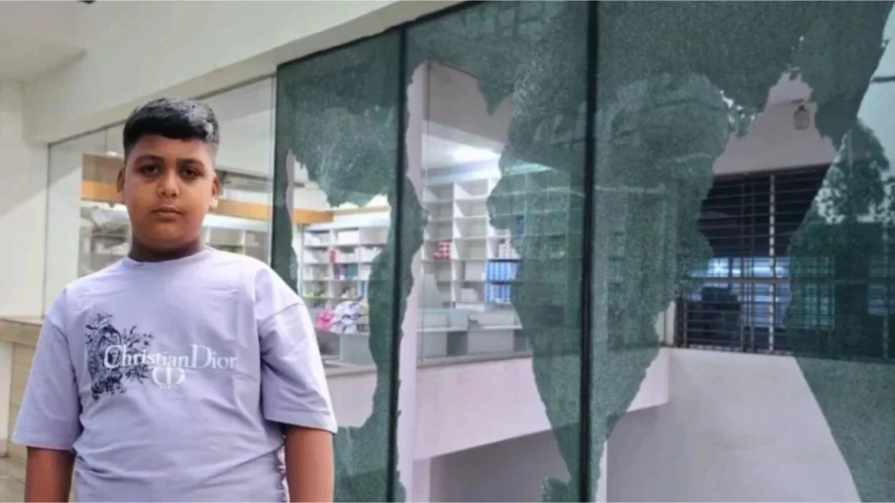 সাভারে ভুল চিকিৎসায় ১১ বছর বয়সী শিশুর মৃত্যু, হাসপাতাল ভাঙচুর