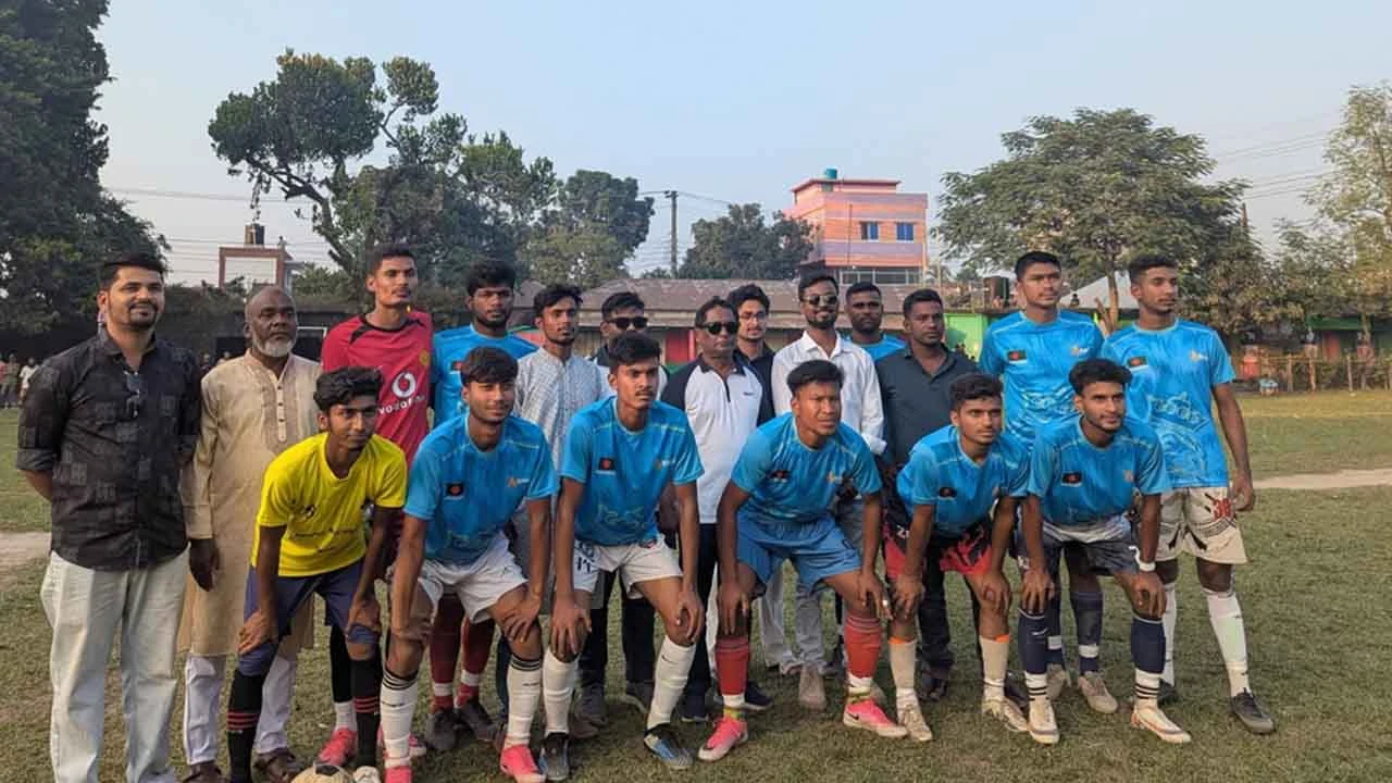 মরহুম আরাফাত রহমান কোকোর স্মরণে ফুটবল টুর্নামেন্টের উদ্বোধন