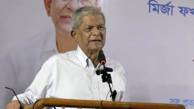‘রাজনীতি মানুষকে দূরে ঠেলে দেয়, বিভেদ তৈরি করে’