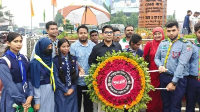 বৃষ্টি উপেক্ষা করে ঠাকুরগাঁওয়ে জুলাই শহীদ স্মৃতিস্তম্ভে শ্রদ্ধা ও র‍্যালি
