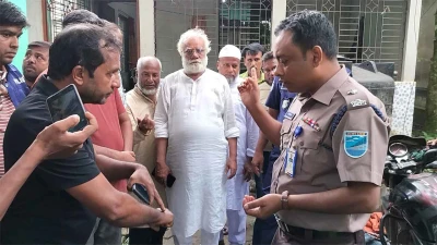 কাপাসিয়া উপজেলা যুবদলের আহ্বায়কের বাড়িতে দুর্বৃত্তদের পেট্রোল বোমা হামলা