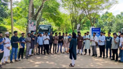 'কোটা গেছে যেই পথে, ভাইভা যাবে সেই পথে'– স্লোগানে কুবিতে মানববন্ধন