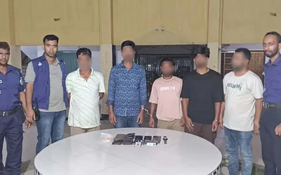 মোটরসাইকেলে তুলে নিয়ে যাচ্ছিলো ভুয়া ডিবি, ইশারায় উদ্ধার