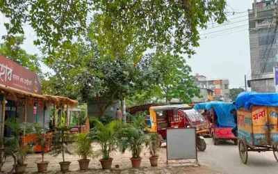 দিনাজপুর মধ্য বালুবাড়ীতে পথচারী চলাচলে বাধা ও যানজটের অভিযোগ