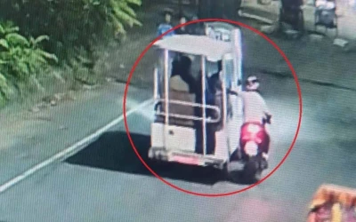 ঢাবি ক্যাম্পাসে চলন্ত শাটলে ছাত্রীর কান থেকে স্বর্ণের দুল ছিনতাই