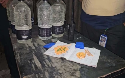 টাঙ্গাইলে ৩৮০ পিচ ইয়াবা ও ২০ লিটার চোলাই মদ জব্দ