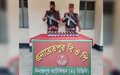 বিরল সীমান্তে বিজিবির পৃথক অভিযানে ভারতীয় গাঁজা ও ফেন্সিডিল জাতীয় মাদক উদ্ধার