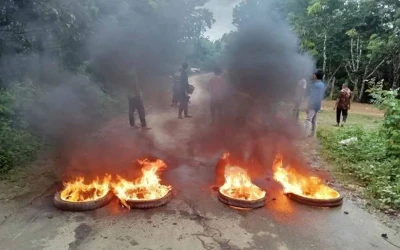 সাজেক সড়কে অনির্দিষ্টকালের অবরোধ, বিপাকে পর্যটকরা